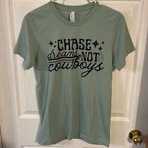 Small women’s graphic tee